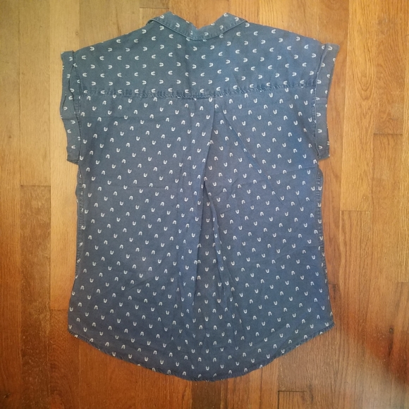 Womens Sz Small Button Down Shirt Sleeveless Nautical Costal Classic Beach - Picture 8 of 9